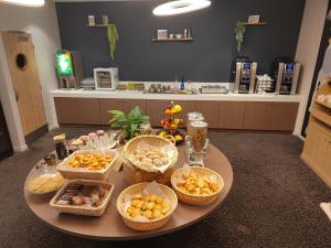 Hotels Hostellerie Saint Vincent Beauvais Aeroport : photos des chambres