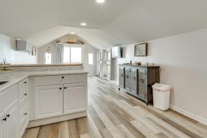 Cozy Irondequoit Home on Lake Ontario!