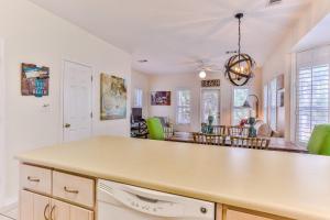 Pops Place - COZY Cottage that is Close to the Beach