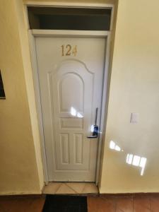 Full size 2 bedrooom 2 bath condo split