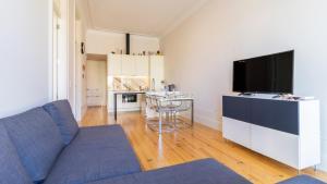 Duque Flat - AC & Balcony by LovelyStay
