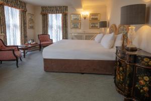 Feature Double Room - Old Hall room in Crewe Hall - QHotels