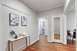 Chic & Fully Furnished 2BR Apartment - Roscoe 1