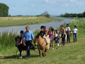 Maisons de vacances Carefully furnished cottage 5 km from Mont Saint Michel : photos des chambres