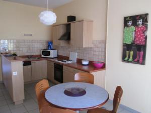 Maisons de vacances Carefully furnished cottage 5 km from Mont Saint Michel : photos des chambres