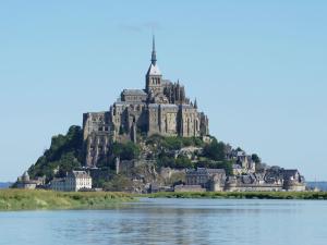 Maisons de vacances Carefully furnished cottage 5 km from Mont Saint Michel : photos des chambres