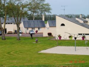 Maisons de vacances Carefully furnished cottage 5 km from Mont Saint Michel : photos des chambres