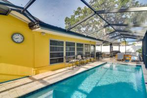 4 Mi to Dog Beach: Largo Home w/ Pool & Hot Tub!