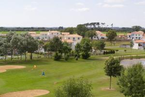 Villas Spacious villa with a private pool on a golf course in Loire : photos des chambres