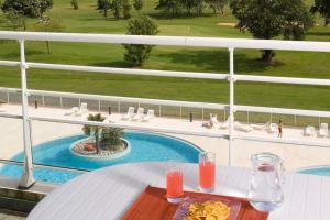 Villas Spacious villa with a private pool on a golf course in Loire : Appartement 2 Chambres