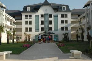 Villas Spacious villa with a private pool on a golf course in Loire : photos des chambres