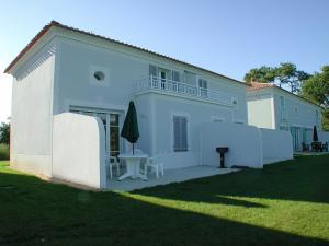 Villas Spacious villa with a private pool on a golf course in Loire : photos des chambres