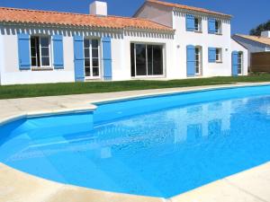 Villas Spacious villa with a private pool on a golf course in Loire : photos des chambres