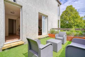 10mn T12 - RER D, Paris 33mn, From 1 to 6 Guests, Undergroung Private Parking, Shopping Mall, Swimming Pool, Skating Rink, Théâtre, Cinéma, Library