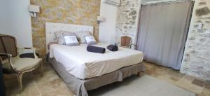 Maisons d'hotes Luxueux 2 pieces 50 m2, calme, terrasse, parking prive, jardin, Pont du Gard 10mn #5 : Chambre Quadruple