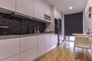 Flor do Mar - Spacious Apartment with Balcony