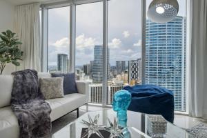 LUX 2B-2B at ICON - Water View & 5-Star Amenities