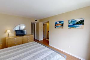 E62 - Amazing Siesta Key Condo on the Water!