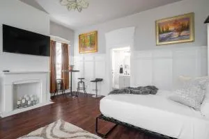 Walk/ Bike everywhere from this Historic Chic Studio - Taylorsville