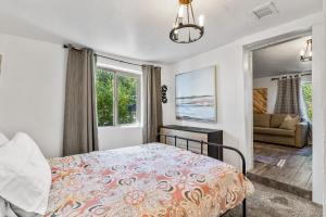 5 minute walking to downtown, NAU, coffee shops, shopping, parks and more!