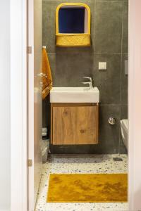 Cosy flat with a garden in central Kadikoy