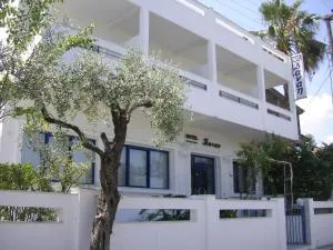 Ξενοδοχείο Δανάη (Danae Hotel)