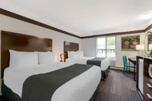 Stoke Hotel SureStay Collection by Best Western - Sicamous
