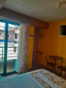 HOTEL LA BELLA Y EL LEON