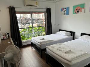Twin room with City View - Second floor