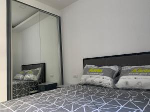 A1步行街附近 豪华公寓 1楼直通泳池Arcadia beach 高速网络智能电视