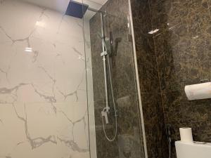 A1步行街附近 豪华公寓 1楼直通泳池Arcadia beach 高速网络智能电视