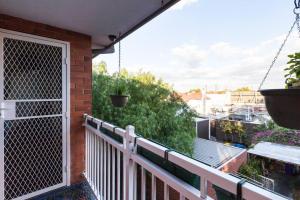 Fitzroy meets Clifton Hill at this Cosy Retreat