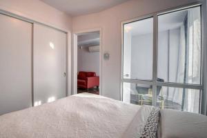 2 bedroom Condo in the heart of the city Montreal