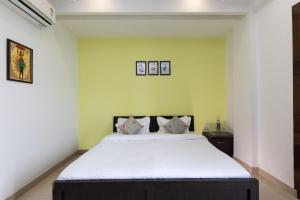 Lily 3BHK by Wabi Sabi Stays with Private Balcony