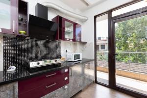 Lily 3BHK by Wabi Sabi Stays with Private Balcony