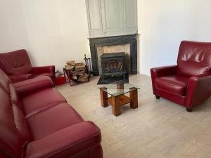 Maisons de vacances Maison Cantal a Marchastel 15400 : photos des chambres