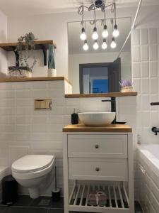 Evan Cozy Flat with balcony & parking, 13 September