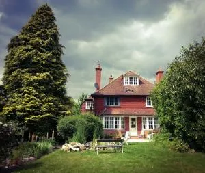 Rosemead Guest House - Claygate