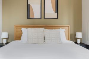 River North jr 1br w game room nr beach L CHI-971