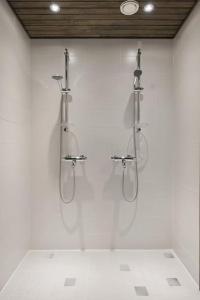 Kotimaailma - Upea kolmen makuuhuoneen paritalo Suutarilassa