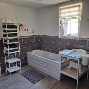 Maisons de vacances Jolie charentaise dans la campagne de saintonge : photos des chambres