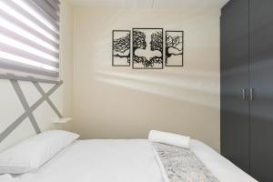 Modern 2 bed apartment, Secure estate