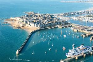 Maisons de vacances Location saisonniere a Cogles : photos des chambres