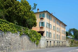 Deluxe Suite mit seitlichem Seeblick
