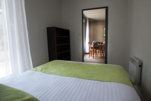 Appart'hotels Privilodges Lyon : Appartement avec Grand Lit Double + Lits Jumeaux