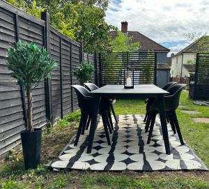 2 Bedroom Garden Studio in Cambridge City Centre with Parking