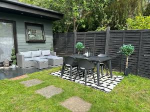 2 Bedroom Garden Studio in Cambridge City Centre with Parking