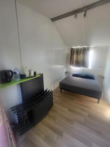 Hotels capsule Chambre familiale 50-1 dans une partie du mobil-home au camping : photos des chambres