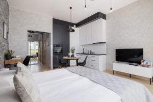 Kraków Studio with Parking & Terrace near Zalew Bagry by Renters Prestige