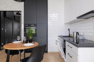 Kraków Studio with Parking & Terrace near Zalew Bagry by Renters Prestige